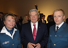 Katharina mit Tim und dem Bundespräsidenten Joachim Gauck.
